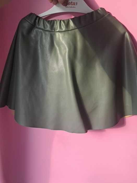 Vand fustița  6-7 ani, 122