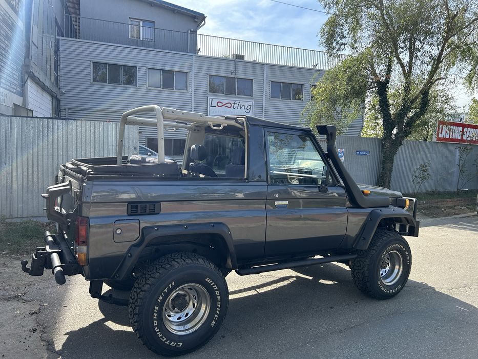 Toyota Land Cruiser HZJ 73
