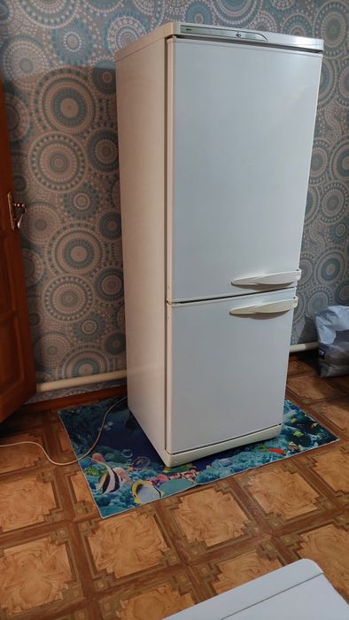 Продам Холодильник двухкамерный