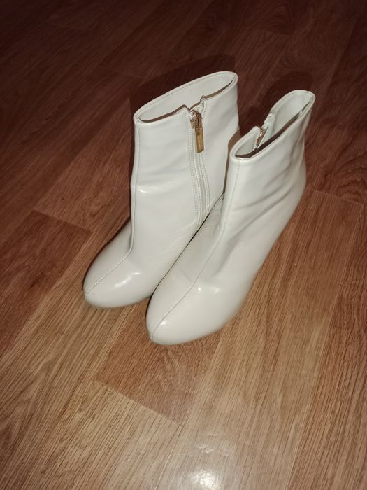 Продам женскую обувь