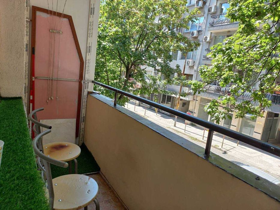 Дава се под наем Едностаен апартамент в Бургас, Център - 40 кв.м за 270.3 € - Снимка #4