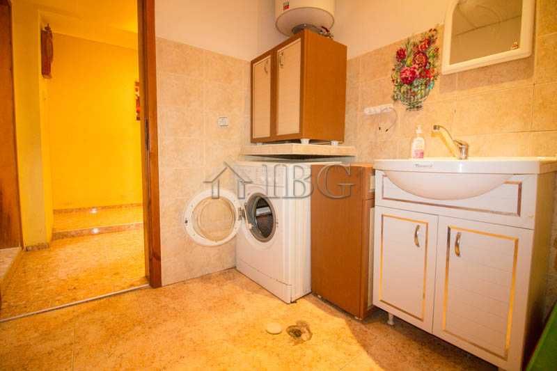 Продава се Къща в с. Бъзън, Област Русе - 240 кв.м за 563 €/кв.м - Снимка #13