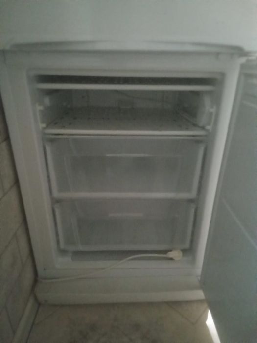 Холодильник indesit