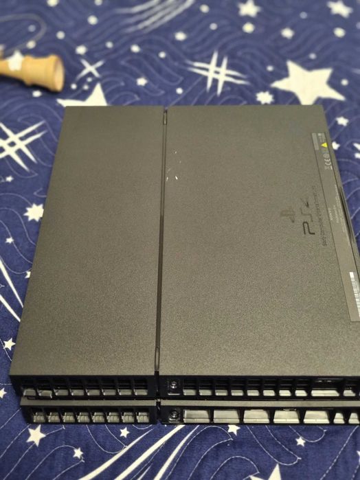 Vand ps 4 într-o stare foarte bună
