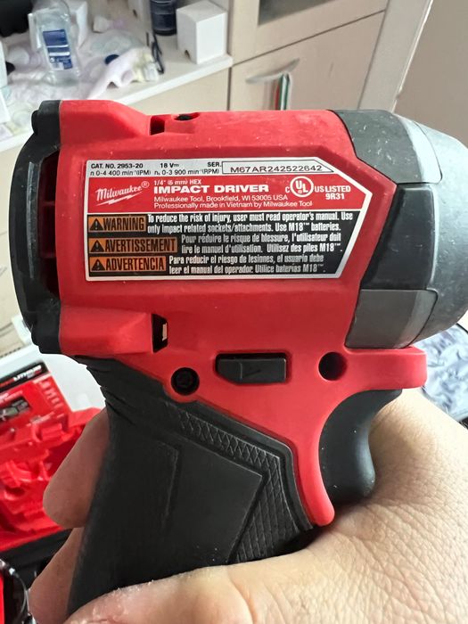 Milwaukee M18 Безчетков  Винтоверт, Дрелка