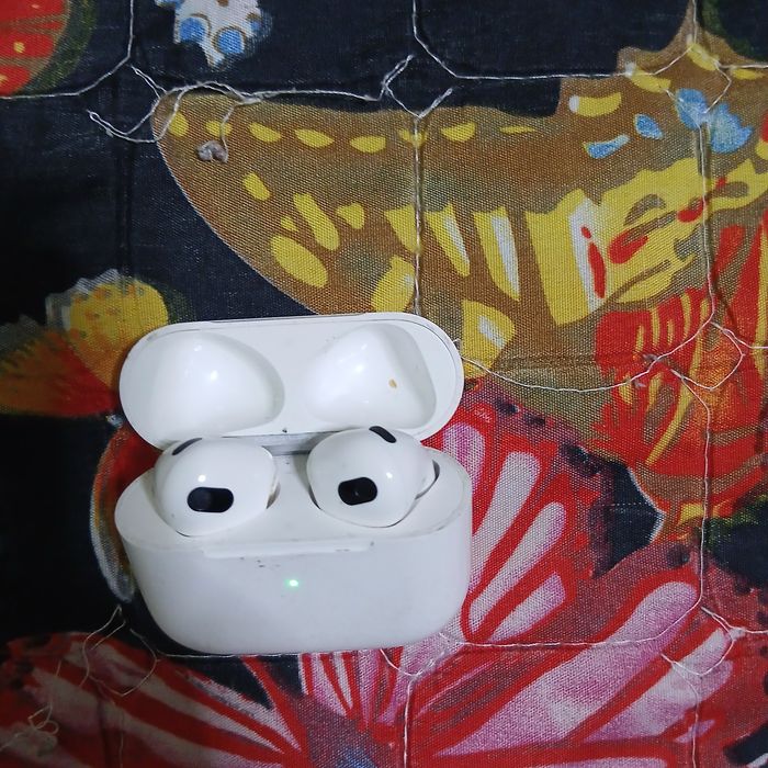 Orginal AirPods.