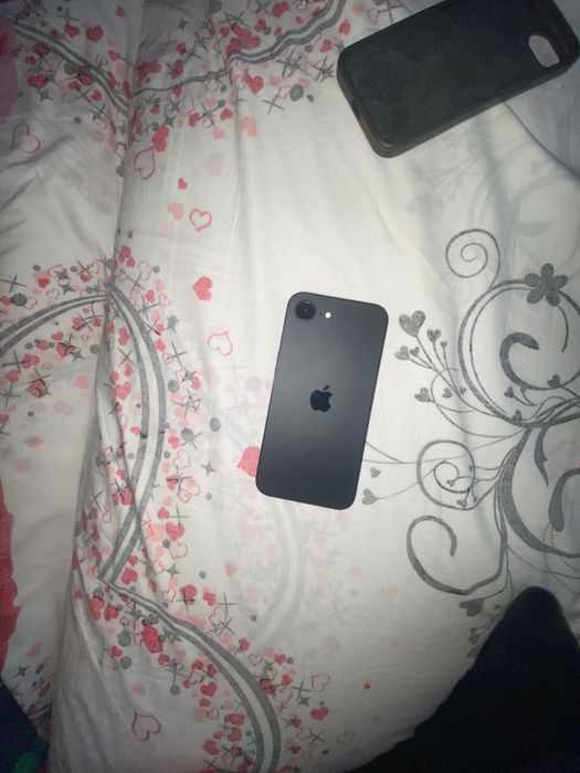 Айфон 16е с гарантией 98%