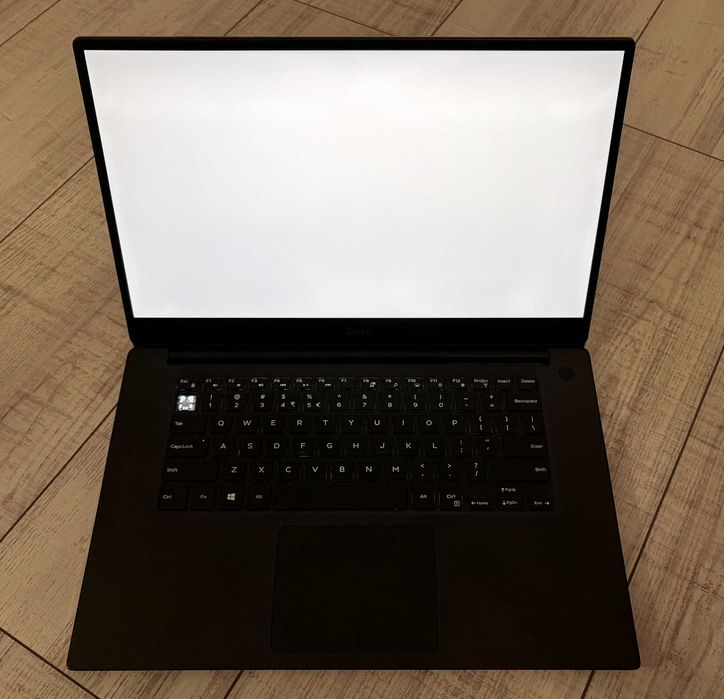 Vând Dell Precision 5540 - i7-9850H, 32GB RAM, Quadro T1000, ecran 4K Touch