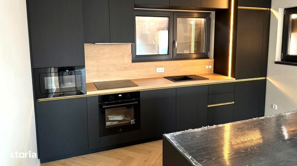 Apartament 4 camere 115mp si curte 200mp Calea Cisnadiei