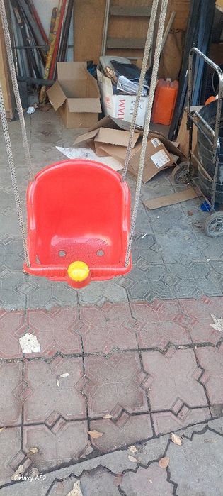 Детская качеля с креплениями