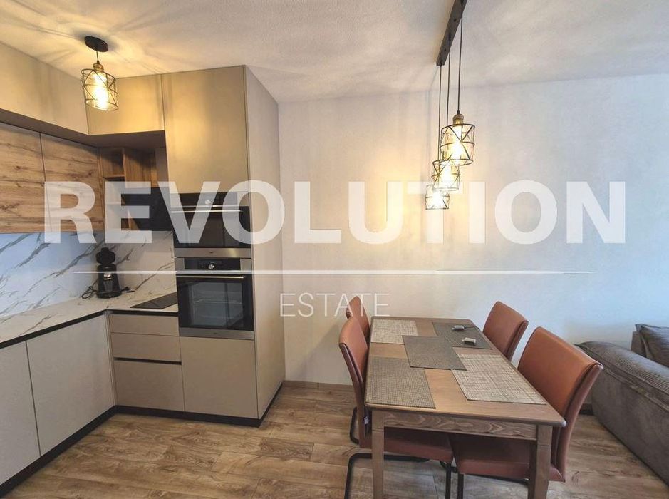 Дава се под наем Двустаен апартамент в Варна, Център - 60 кв.м за 650 € - Снимка #3