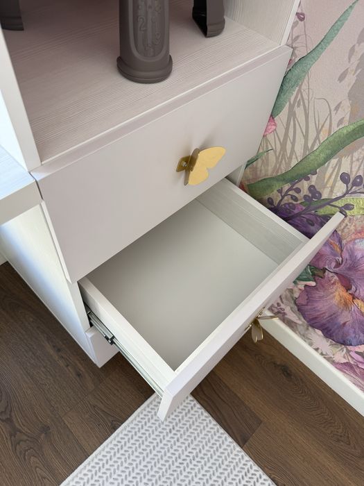 Стеллаж с подвесным светильником