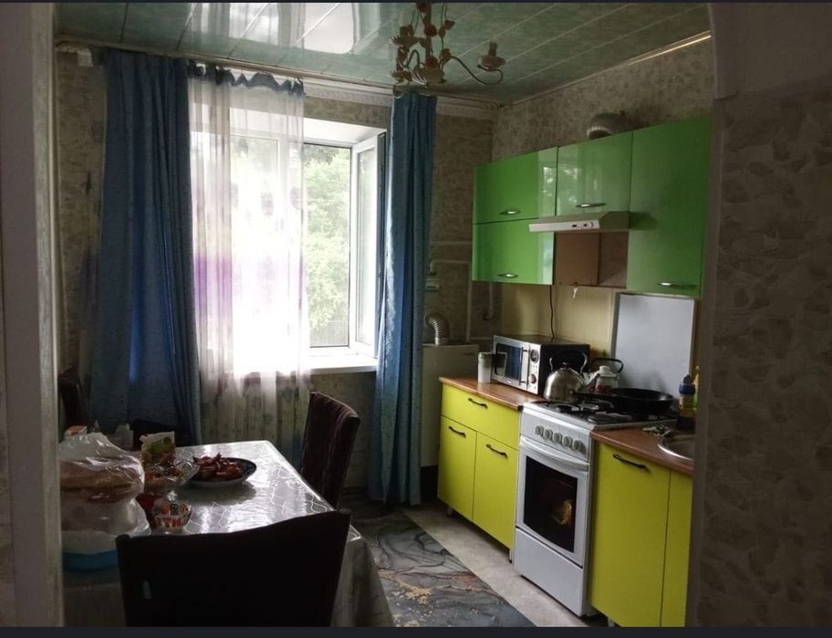 Продам двух комнатную квартиру