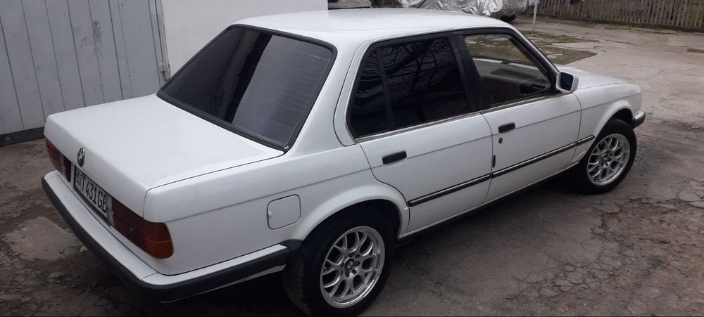 Продам BMW E30 1984 год