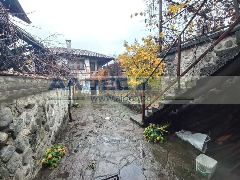 Обзаведена, автентична къща в центъра на гр. Банско!