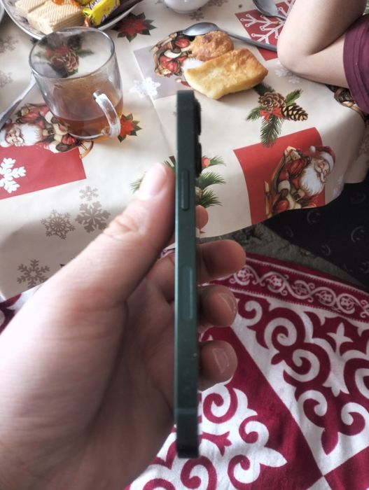 Срочно продам айфон 13