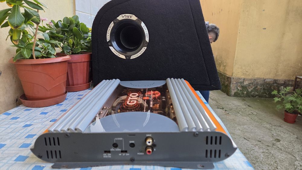 Бас каса със усилвател JBL