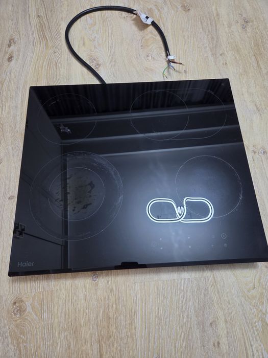 Продам варочную поверхность Haier