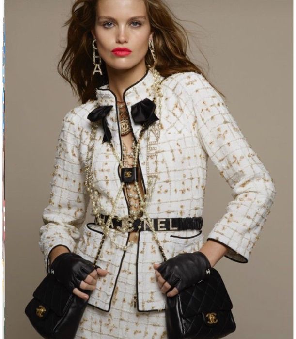 Серьги Шанель буковки с упаковкой