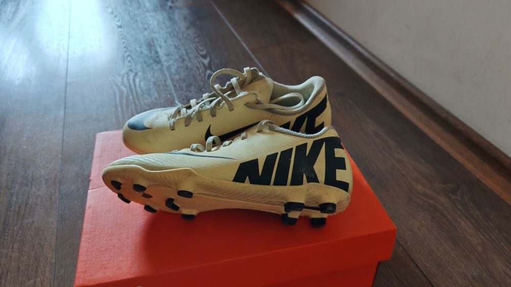 Футболни бутони Nike