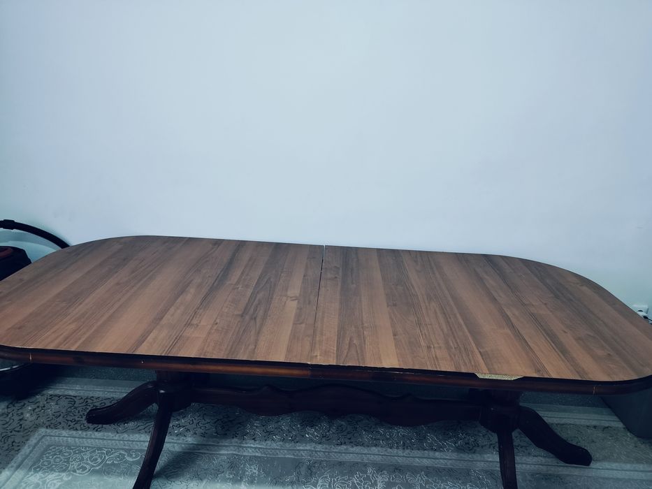 Стол для гостиной