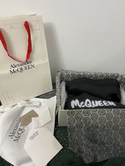 ALEXANDER Mcqueen Graffiti