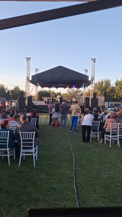 Scenă modulară 9x7 m, cu acoperiș în 2 ape