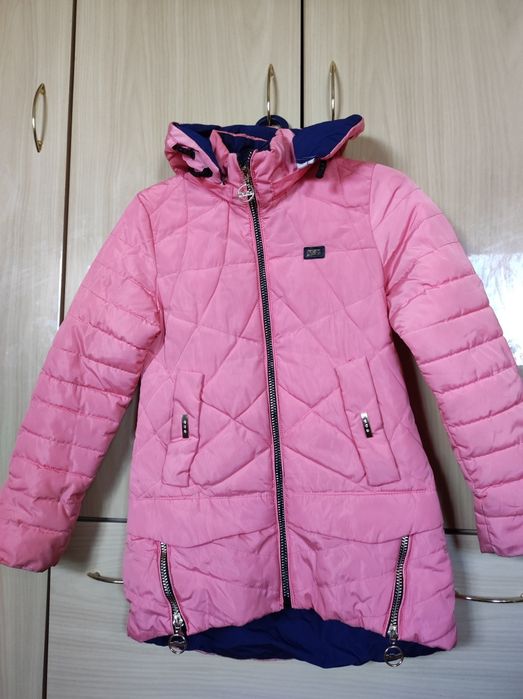 Продам куртку на девочек
