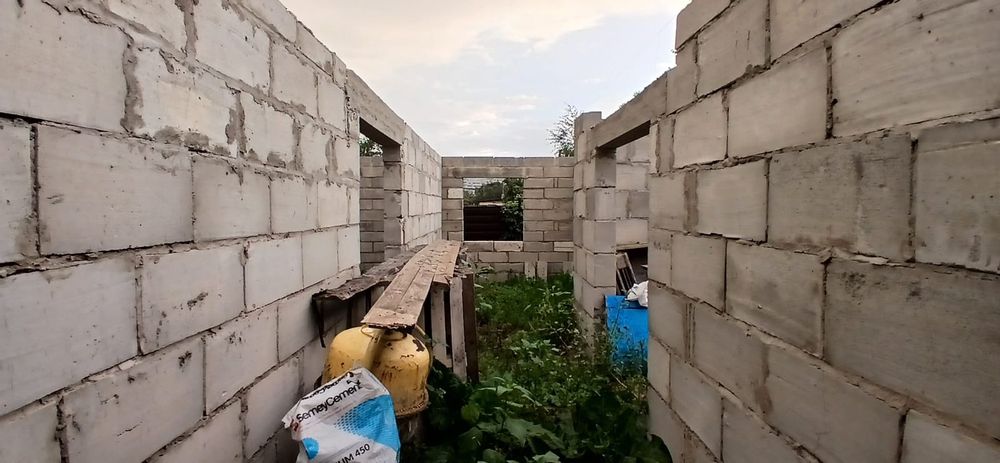 ПРОДАМ недостроеный дом в черте города