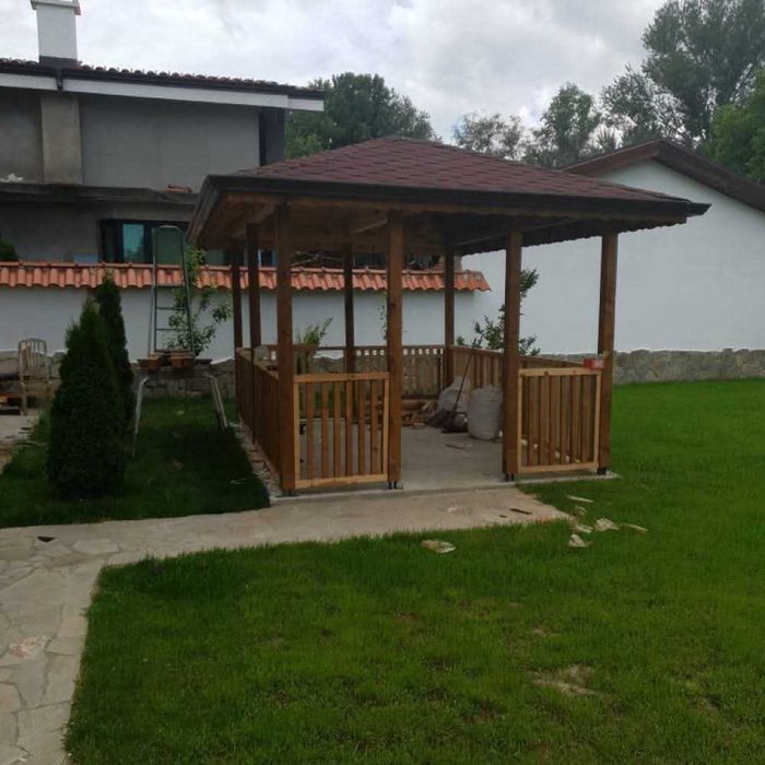 Изграждане на всякакъв вид дървени навеси и беседки