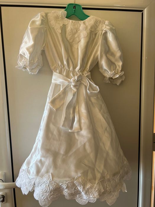 Стилна и красива бяла рокля за принцеса, костум за принц