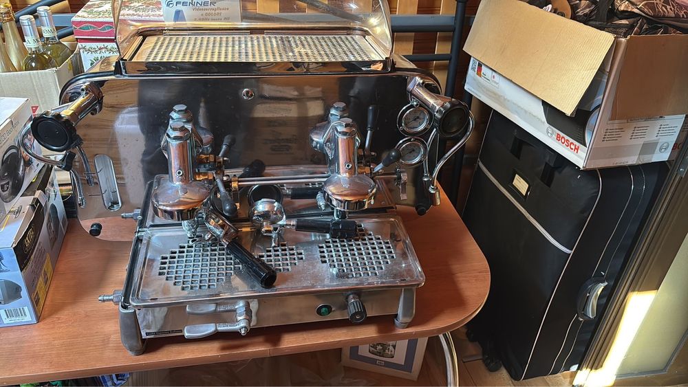 Vand/schimb Masina de cafea profesionala de tip E61 cu doua grupuri