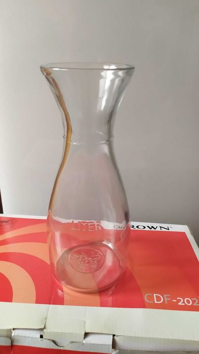 Продава стъклени кани от 1 литър  -  6 лв. и 500 мл. - 4 лв.