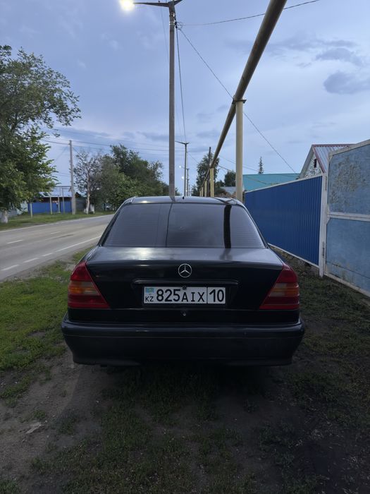 Продам машину мерседес С180
