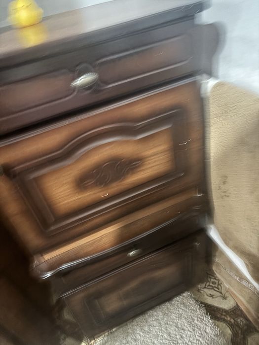 Продам кровать,тумбочки