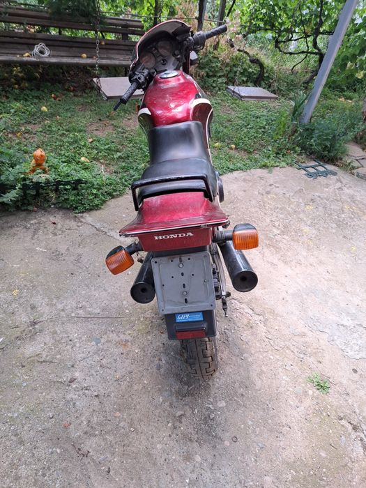 Хонда VF400 цял или на части