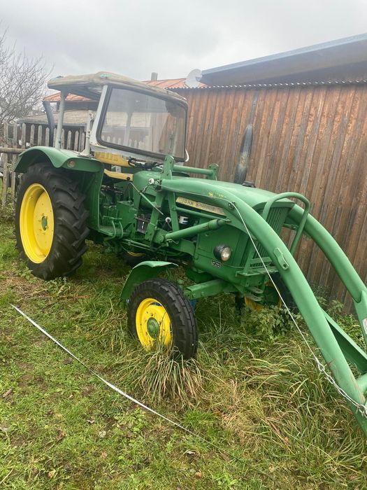 Tractor cu încărcător frontal