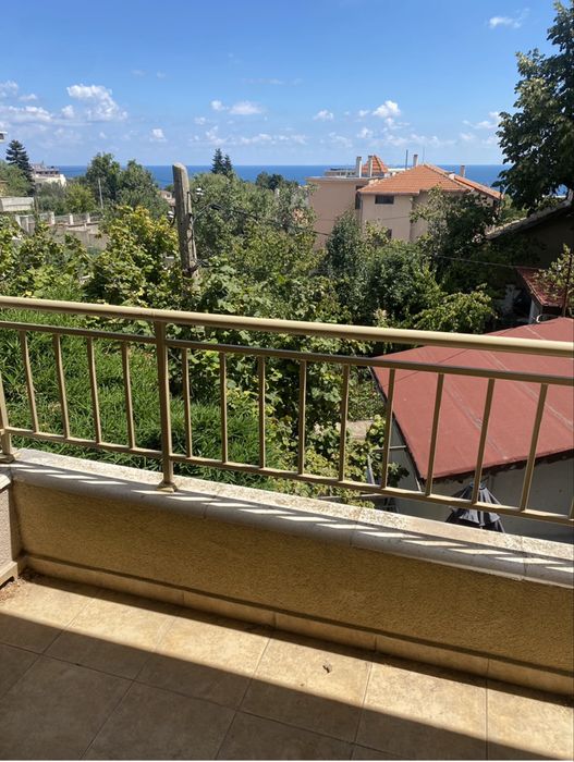 Тристаен под наем Ален мак с паркомясто