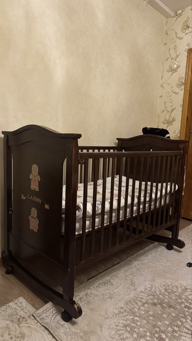 Детская кроватка с матрасом