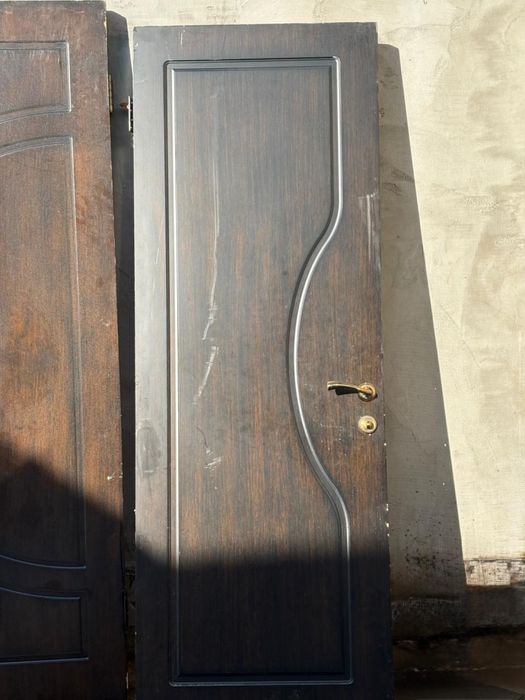 Двери межкомнатные б/у