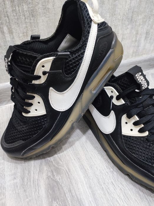 Продаются фирменные кросовки в отличном состоянии "Найк"