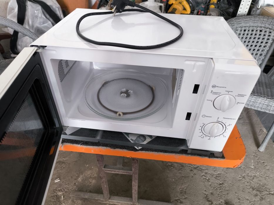 Микроволновка Elenberg