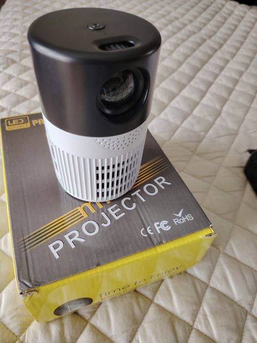 Мини лед проектор + Смарт гривна (подарък)