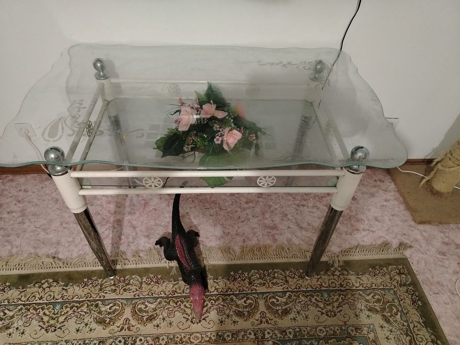 Куханый стол стеклянный