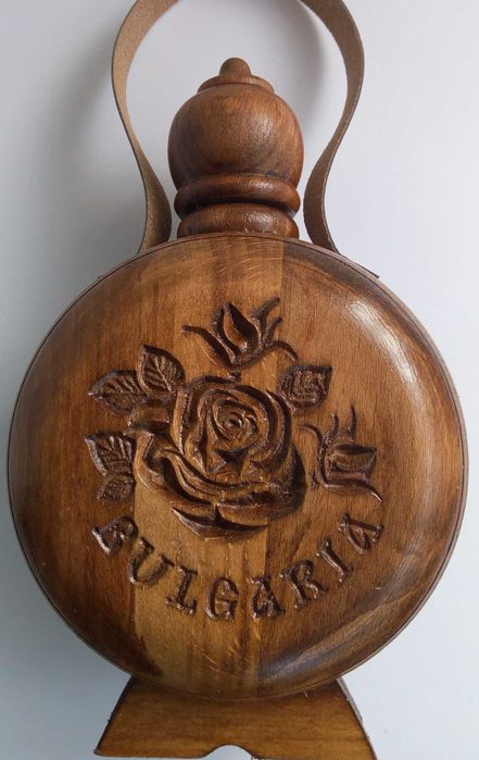 Бъклица с дърворезба