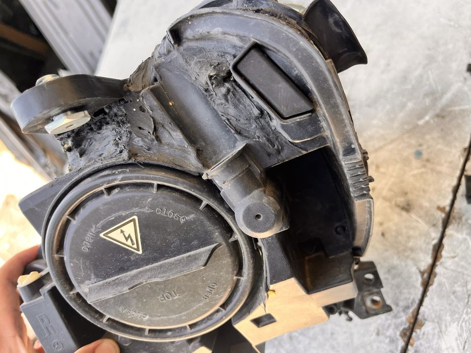 Десен фар Mercedes C class W204 facelift със забележка