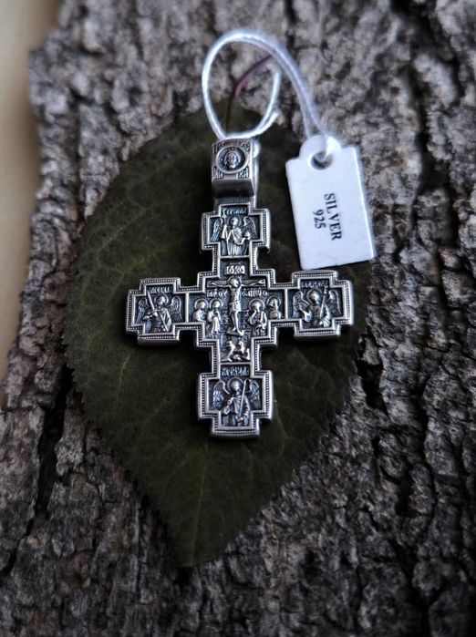 Сребърни медальони и кръстови 
Грамаж 1