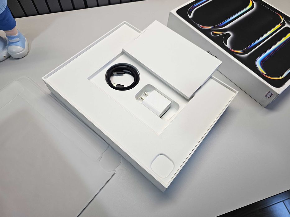 ПРОДАМ Apple iPad PRO 13 inch M4 (256GB) WiFi+ESIM. Состояние НОВОЕ.