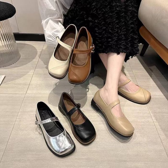 Ayollar uchun xitoyda ishlab chiqarilgan oyoq kiyimlar