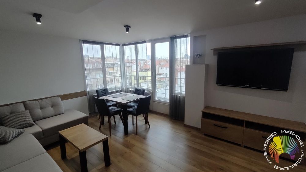 Дава се под наем Тристаен апартамент в Бургас, Център - 90 кв.м за 900 € - Снимка #2